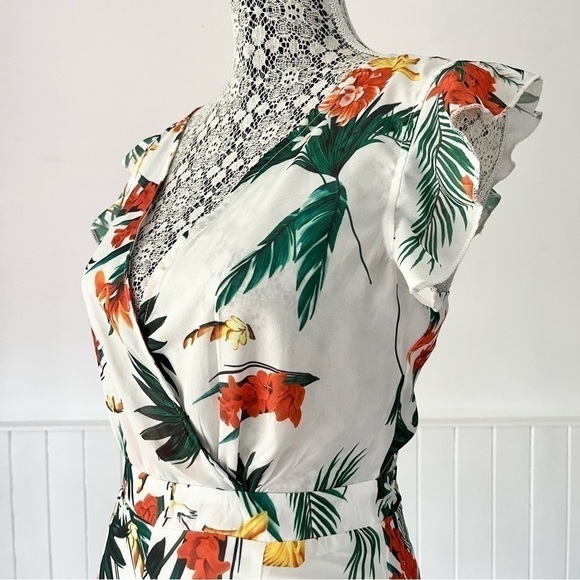 Pretty Little Thing White Tropical Print Cutout Tie Back Romper Size 2 - Picture 6 of 13